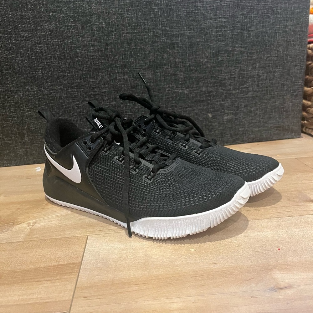 Nike Zoom HyperAce 2
Women's Volleyball Shoe size 9 , black new